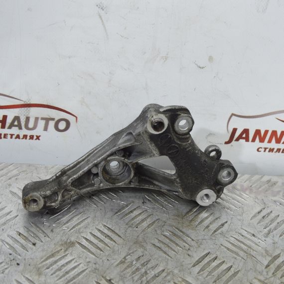 Кронштейн кріплення компресора кондиціонера 1.4 VTI Citroen C4 DS3 2009-2015 Кронштейн Сітроен ц4 V75807818001