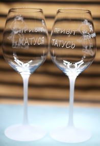 Набір винних келихів на Гендер паті Тато та Мама Дівчинки  з гравіюванням  Подарунок майбутнім батькам