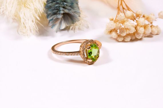 Кольцо из красного золота с хризолитом и фианитами 14.5 | Зображення 8