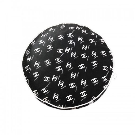Премиум лежанка для собак и кошек Chanel черная 90 см — круглая мягкая подушка с шелковым съемным чехлом