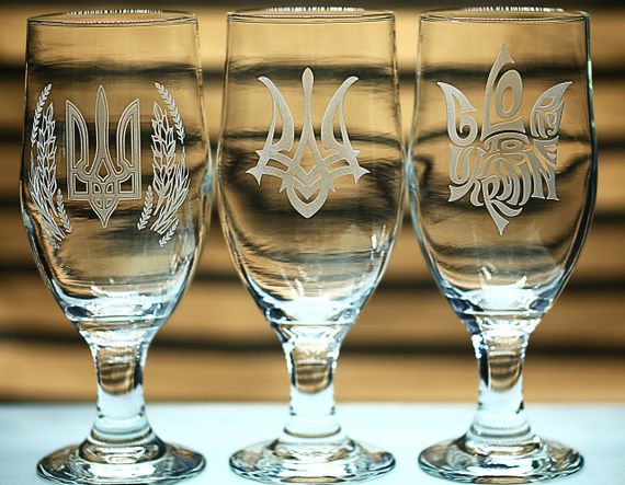 Набір пивних келихів Герб України 330 мл Патріотичні бокали з гравіюванням Подарунок для чоловіка військового
