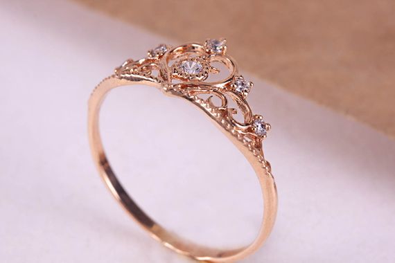 Кольцо корона из красного золота с фианитами 15 | Зображення 3