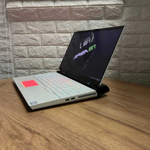 Ноутбук Dell Alienware Area 17,3" 144Hz i7 9700K 32Gb SSD 256Gb+HDD RTX 2080 Б/В | Зображення 5