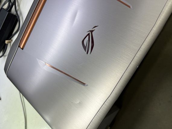 Игровой ноутбук Б-клас Asus ROG G752VS-XB72K / 17.3" (1920x1080) IPS / Intel Core i7-6820HK (4 (8) ядра по 2.7 - 3.6 GHz) / 32 GB DDR4 / 960 GB SSD / nVidia GeForce GTX 1070, 8 GB GDDR5, 256-bit / HDMI / WebCam б/в + Подарунок Бездротова миша HOCO GM28 | Зображення 5
