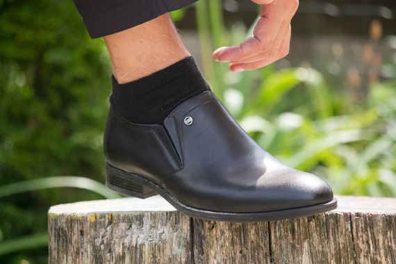 Шкіряні чорні туфлі на резинці 39 розмір | Зображення 6