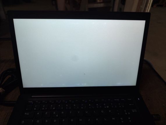 Нетбук Б-класс Dell Latitude 7490 / 14" (1366x768) TN / Intel Core i5-8250U (4 (8) ядра по 1.6 - 3.4 GHz) / 8 GB DDR4 / 128 GB SSD / Intel UHD Graphics 620 / WebCam б/у | Зображення 2