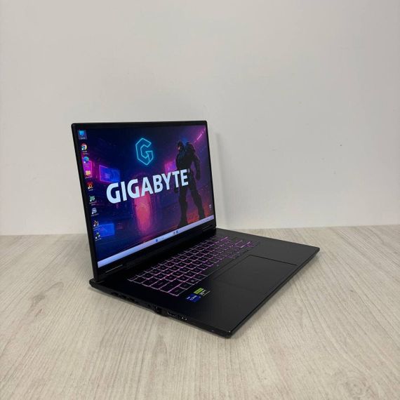 Игровой ноутбук Gigabyte A16 CVH / 16" (1920x1200) IPS / Intel Core i7-13620H (10 (16) ядер по 2.4 - 4.9 GHz) / 16 GB DDR5 / 1000 GB SSD NVMe / nVidia GeForce RTX 5060, 8 GB GDDR7, 128-bit / WebCam б/у | Зображення 3