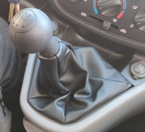 Ручка и чехол КПП ОЭМ 735424356 (черная) для Fiat Doblo II 2005-2010 гг.