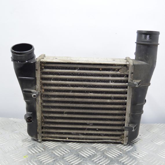 Радіатор інтеркулера 2.0 TFSI Audi A4 B7 2004-2008 Радіатор інтеркулера Ауді а4 б7 8E0145805AA | Зображення 2