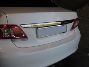 Накладка над номером 2010-2013 (нерж) для Toyota Corolla
