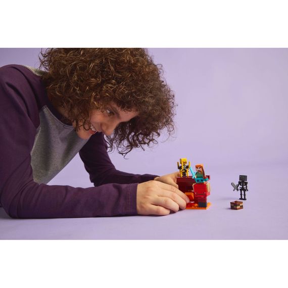 Конструктор LEGO Minecraft Битва з лавою у Незері (21266) | Зображення 9