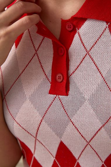 В'язана футболка-поло з ромбами - червоний цвет, ONE SIZE (є розміри) | Зображення 3