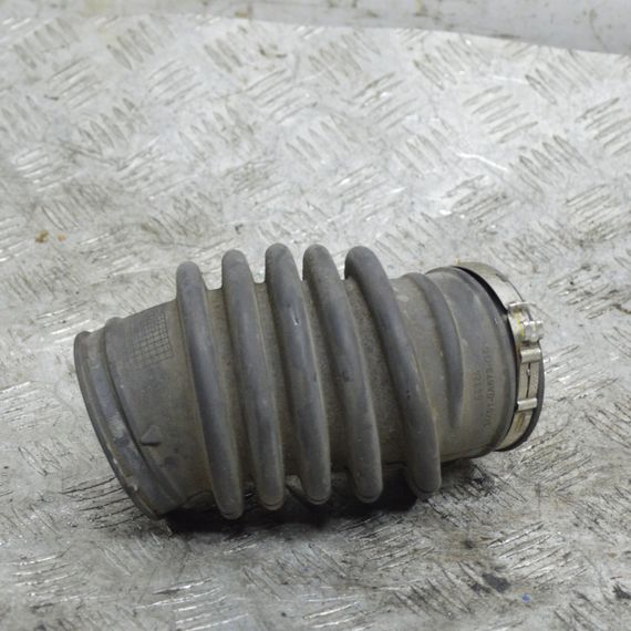 Патрубок повітряного фільтра 1.8 / 2.0 16V Ford Focus II C-Max 2004-2008 дорестайл Трубка фільтра повітря Форд 3M519A673GC