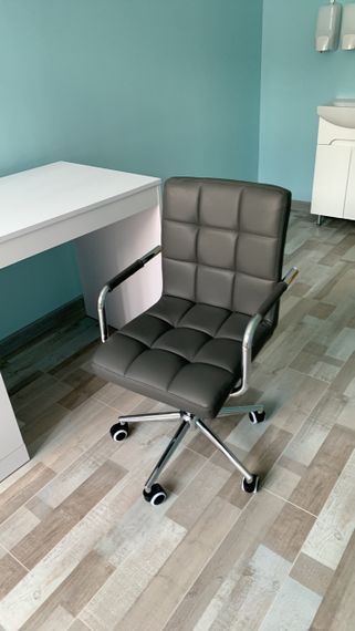 Стілець на хромованій хрестовині з колесами Augusto CH-Office 260 з регулюванням висоти Шкірзам сірий 1001 | Зображення 3