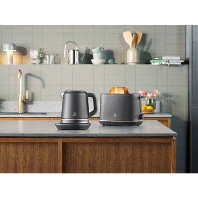 Электрочайник Electrolux E7K1-6BP | Зображення 2