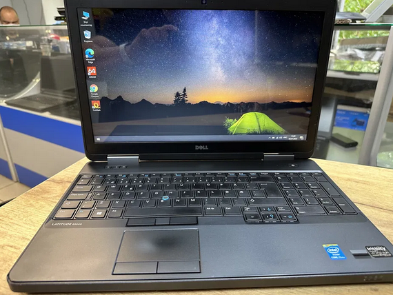 Ноутбук  Dell latitude E5540 15.6" HD intel i7 4600U/16Gb/256 SSD/Nvidia 720M Б/В
