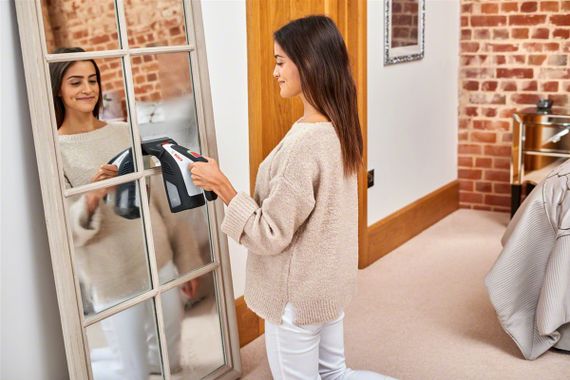 Пылесос для мытья окон Bosch GlassVAC Solo Plus, аккумуляторный, 2Ач, до 30 мин, 0.7кг, пульв. (0.600.8B7.200) | Зображення 3
