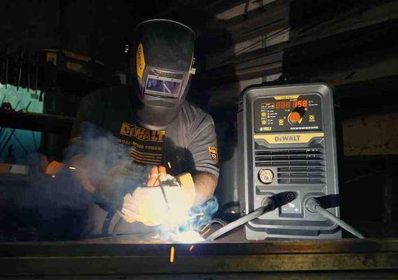 Сварочный аппарат инверторный 15-200А DeWALT DXWDMIG200E | Зображення 2