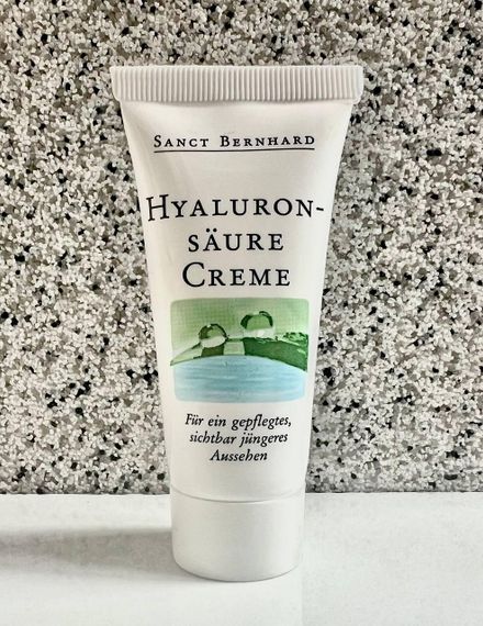 Крем для рук Sanct Bernhard з гіалуроновою кислотою – інтенсивне зволоження, омолодження та захист шкіри, 15 мл.