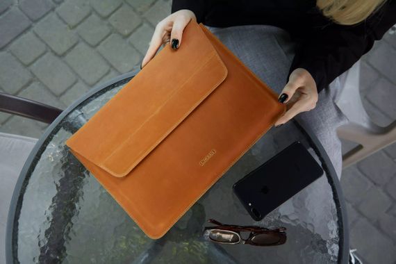Чохол для ноутбука вінтажний Incarne Line MacBook Pro 13" 2016-2025 line-cognac-vintage-pro-13 коньяк | Зображення 1