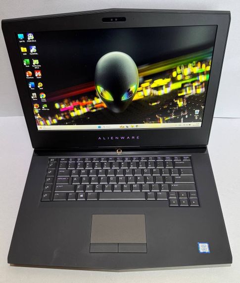 Ігровий ноутбук Dell Alienware 15 R3 / 15.6" (1920x1080) IPS / Intel Core i7-7700HQ (4 (8) ядра по 2.8 - 3.8 GHz) / 16 GB DDR4 / 256 GB SSD + 1000 GB HDD / nVidia GeForce GTX 1070, 8 GB GDDR5, 256-bit / WebCam б/в | Зображення 1