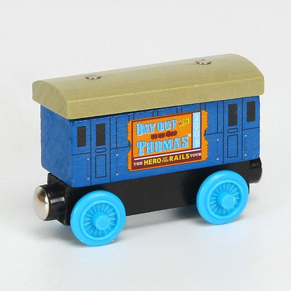 Деревянный синий вагон Томас Thomas line на магнитах из мультфильма Томас и его друзья