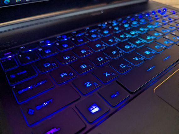 Ігровий ноутбук Б-клас MSI GS65 Stealth 9SE / 15.6" (1920x1080) IPS / Intel Core i7-9750H (6 (12) ядер по 2.6 - 4.5 GHz) / 16 GB DDR4 / 512 GB SSD / nVidia GeForce RTX 2060, 6 GB GDDR6, 192-bit / WebCam / Windows 10 б/в + Подарунок Бездротова миша | Зображення 6