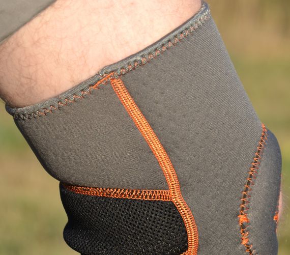 Наколінник Мадмакс MFA-297 Knee Support with Patella Stabilizer Dark Grey/Orange XL | Зображення 9