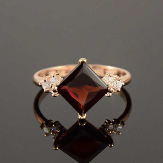 Кольцо из красного золота с гранатом 21 | Зображення 1