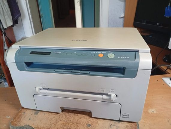 БФП Б-клас Samsung SCX-4220 / Лазерний монохромний друк / 600x600 dpi / A4 / 18 стор/хв / USB 2.0 б/в | Зображення 2