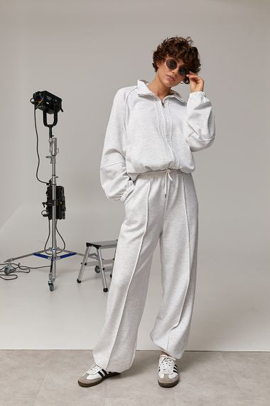 Вільний спортивний костюм із прямими штанами та кофтою з рукавами-реглан - світло-сірий цвет, M (є розміри) | Зображення 4