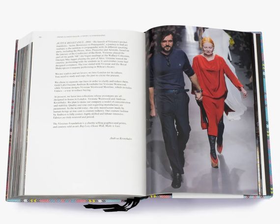 Книга о Вивьен Вествуд история моды Vivienne Westwood Catwalk : The Complete Collections. Alexander Fury | Зображення 1