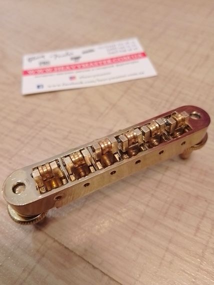 Струнодержатель роликовый бридж Tune-o-matic для электрогитары голд | Зображення 5
