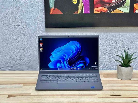 Ультрабук Dell Vostro 3420 / 14" (1920x1080) IPS / Intel Core i5-1235U (10 (12) ядер по 3.3 - 4.4 GHz) / 16 GB DDR4 / 512 GB SSD / Intel Iris Xe Graphics / WebCam / Win 11 Pro б/в | Зображення 1