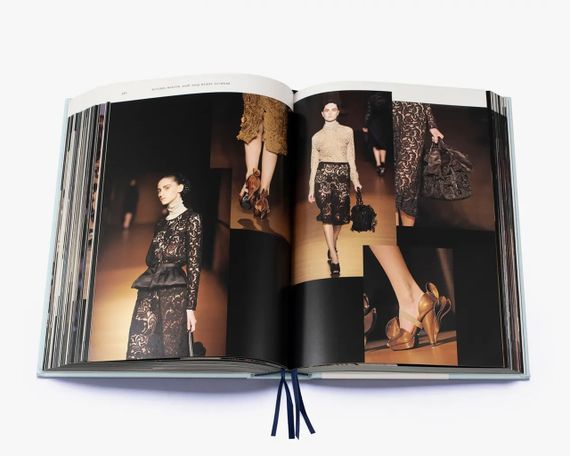 Книга про колекції Прада Prada Catwalk: The Complete Collections. Susannah Frankel історія моди з ілюстраціями | Зображення 2