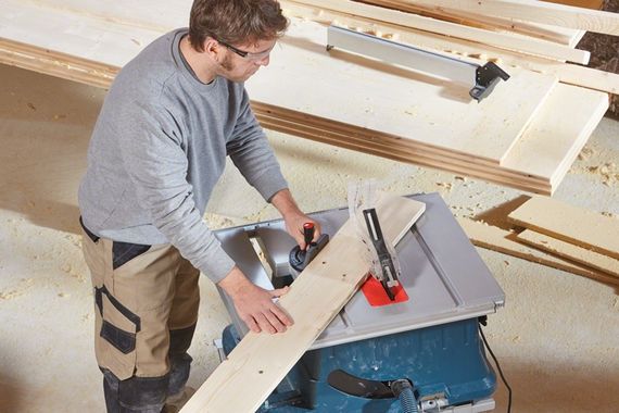 Распиловочный стол Bosch GTS 635-216, 2100 Вт, диск 216 мм, наклон Л 45°, 500 x 658мм, 22кг (0.601.B42.000) | Зображення 1