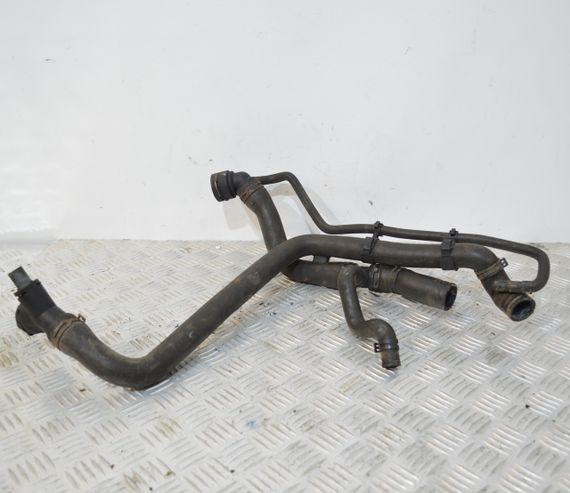 Патрубок системи охолодження 1.6 FSI Volkswagen Golf V 2003-2009 Шланги провод води Фольксваген Гольф 5 1K0121049R | Зображення 1