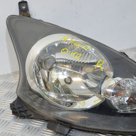 Фара права Toyota Aygo 2005-2014 Фара передня права Тойота Айго 89552101 | Зображення 1
