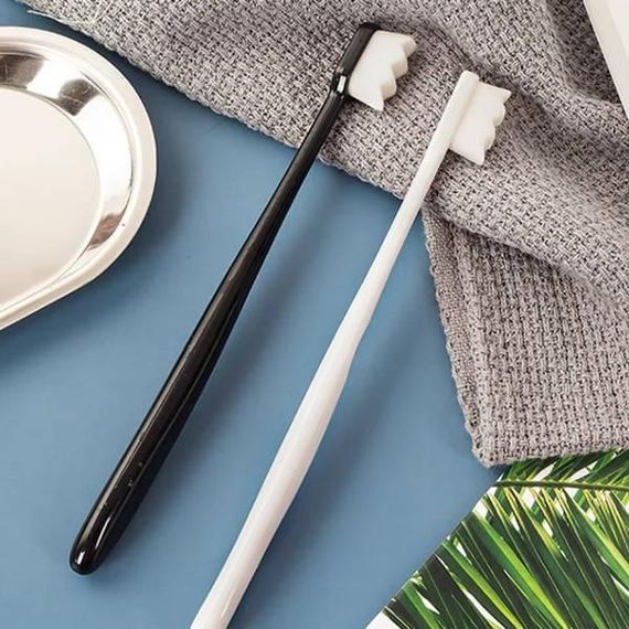 Щітка зубна рельєфна щільна Чорна