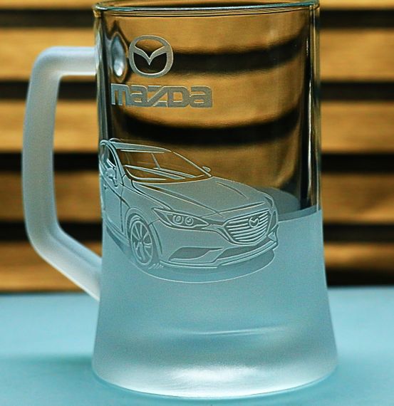 Пивний келих 670 мл з гравіюванням Mazda 3 Мазда 3 подарунок для автолюбителя  кухоль для пива з логотипом авто | Зображення 2