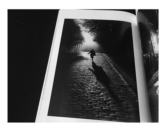 Книга по фотографии Сабина Вайс Sabine Weiss "100 photos de Sabine Weiss pour la liberté de la presse" Б/У | Зображення 3