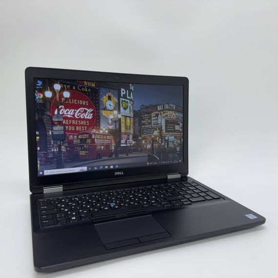 Ноутбук Dell Latitude E5570 / 15.6" (1366x768) TN / Intel Core i5-6200U (2 (4) ядра по 2.3 - 2.8 GHz) / 8 GB DDR4 / 256 GB SSD / Intel HD Graphics 520 / WebCam / HDMI б/в + Подарунок Мишка та килимок | Зображення 1