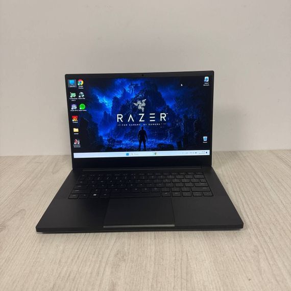 Игровой ноутбук Б-класс Razer Blade 14 RZ09-0427 / 14" (2560x1600) IPS / AMD Ryzen 9 6900HX (8 (16) ядер по 3.3 - 4.9 GHz) / 16 GB DDR5 / 512 GB SSD NVMe / nVidia GeForce RTX 3070 Ti, 8 GB GDDR6, 256-bit / WebCam б/у | Зображення 1