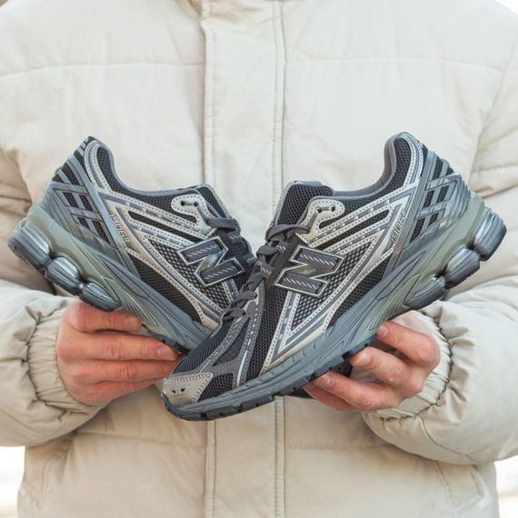 Демісезонні кросівки New Balance колір чорний/бронзовий | Зображення 3