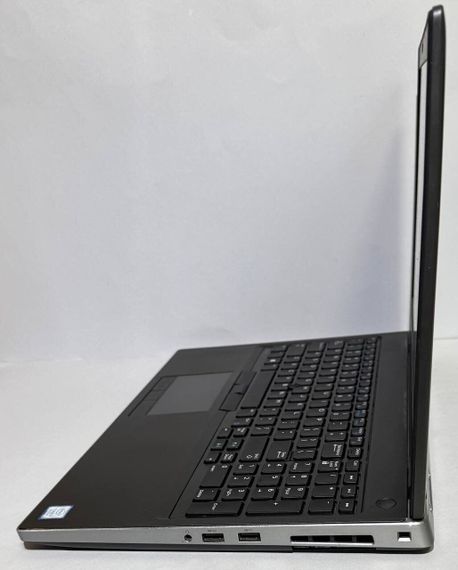 Ігровий ноутбук Dell Precision 7540 / 15.6" (1920x1080) IPS / Intel Core i7-9850H (6 (12) ядер по 2.6 - 4.6 GHz) / 16 GB DDR4 / 240 GB SSD / AMD Radeon Pro WX 3200, 4 GB GDDR5, 128-bit / WebCam б/в | Зображення 6
