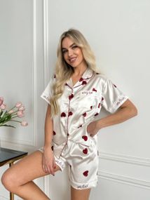 Біла шовкова піжама з сердечками