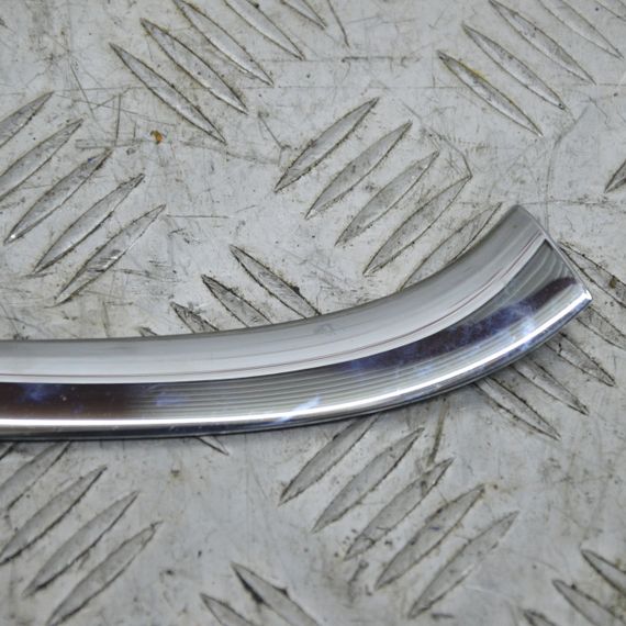 Накладка кутового скла задня права Ford Fiesta VII 2012-2017 Накладка задньої правої квартирки Форд 447272 | Зображення 2