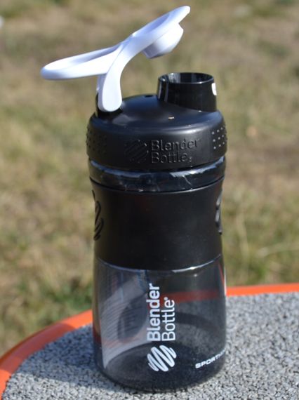 Спортивний шейкер (пляшка) BlenderBottle SportMixer Flip 20oz/590ml Black/White | Зображення 3
