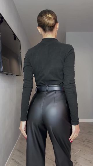 Штани прямого силуету жіночі з ефектом втягування | Зображення 2