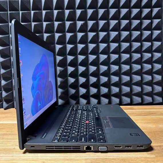 Ноутбук Lenovo ThinkPad E550 / 15.6" (1366x768) TN / Intel Core i3-5005U (2 (4) ядра по 2.0 GHz) / 8 GB DDR3 / 128 GB SSD / Intel HD Graphics 4400 / WebCam б/у | Зображення 4